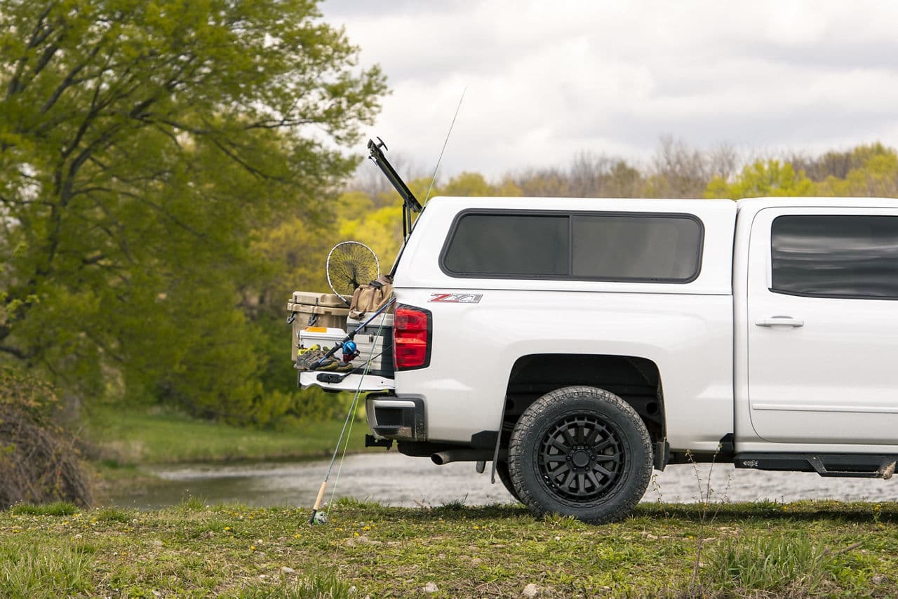 Side profile of 2018 Chevrolet Silverado with wheels
