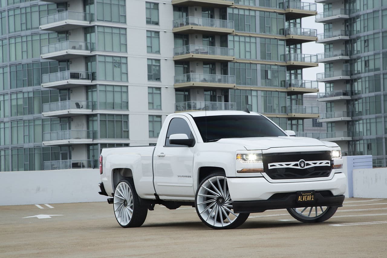 Front view of 2018 Chevrolet Silverado with wheels