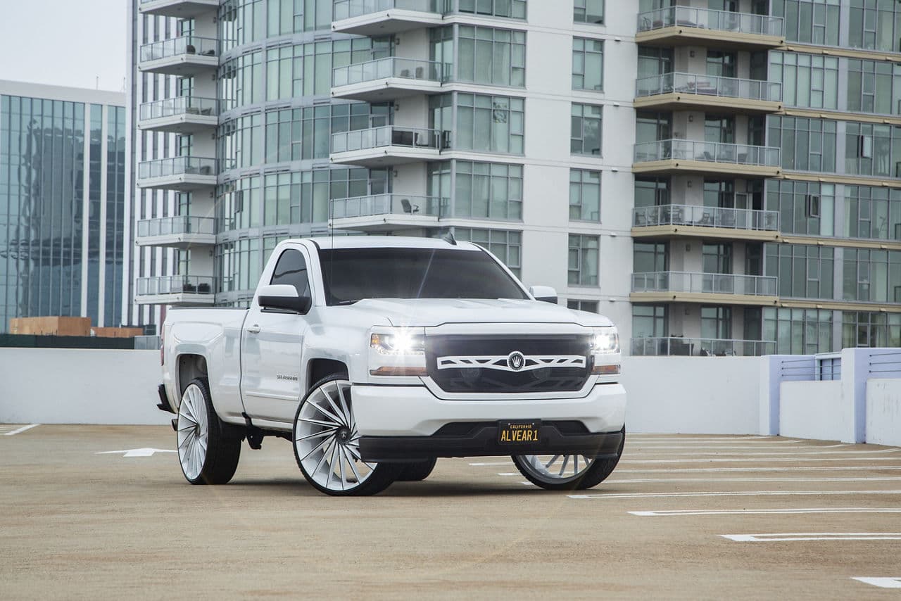 Side profile of 2018 Chevrolet Silverado with wheels
