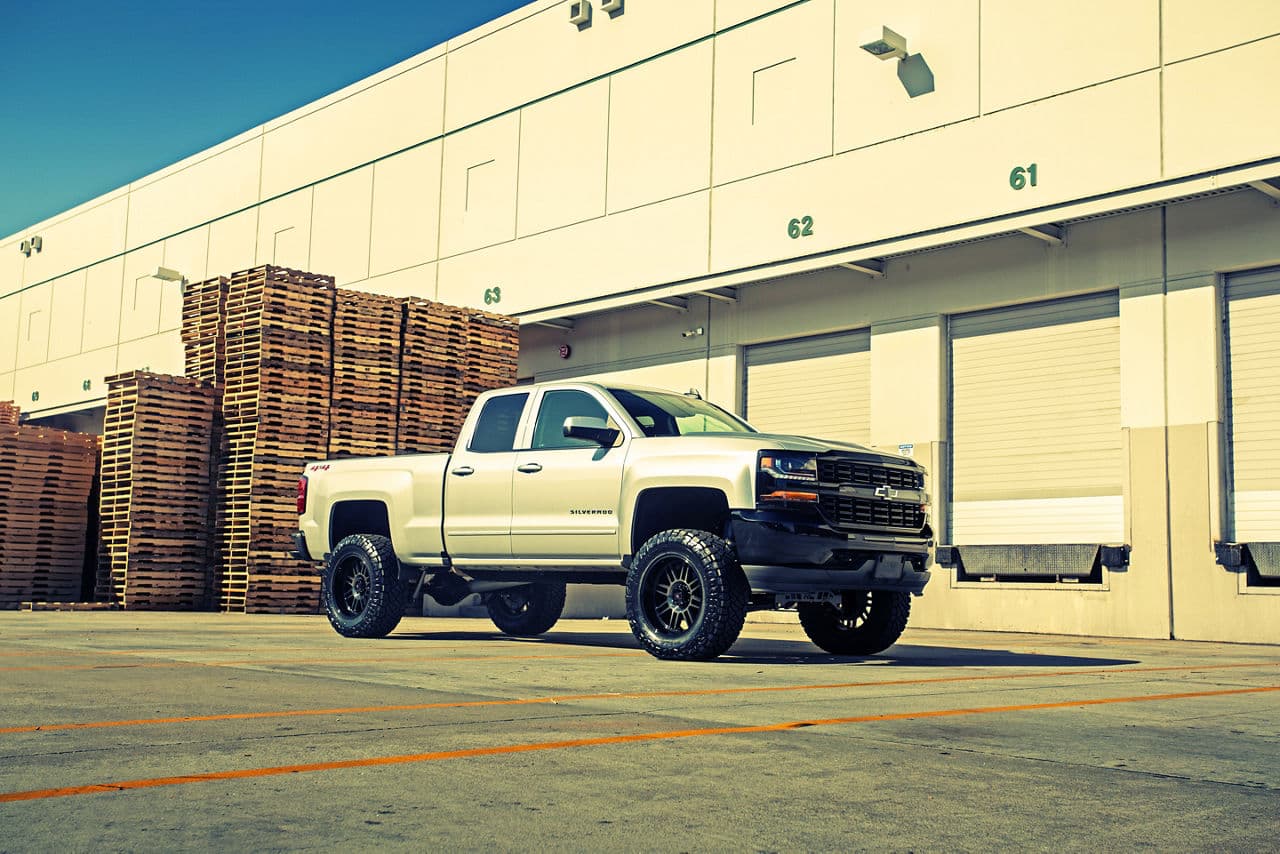 Front view of 2018 Chevrolet Silverado with wheels