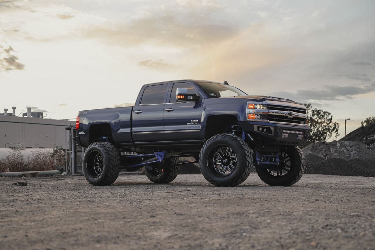 Front view of 2018 Chevrolet Silverado with wheels