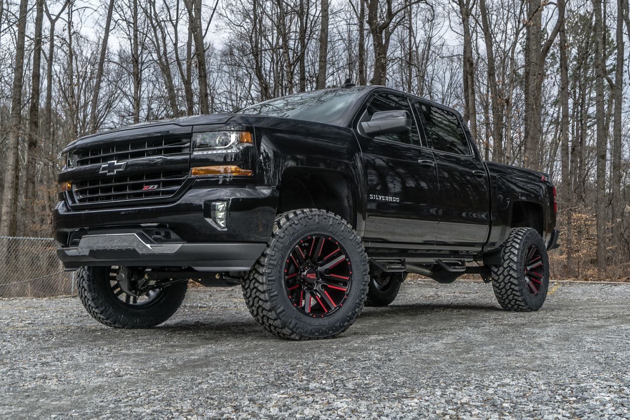 Front view of 2018 Chevrolet Silverado with wheels
