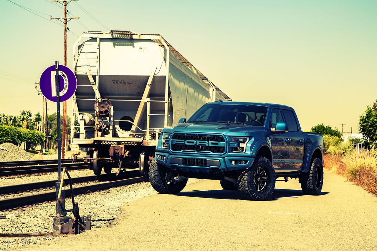 Side profile of 2018 Ford F150 Raptor with wheels
