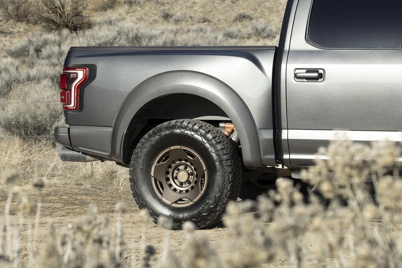 Side profile of 2018 Ford F150 Raptor with wheels