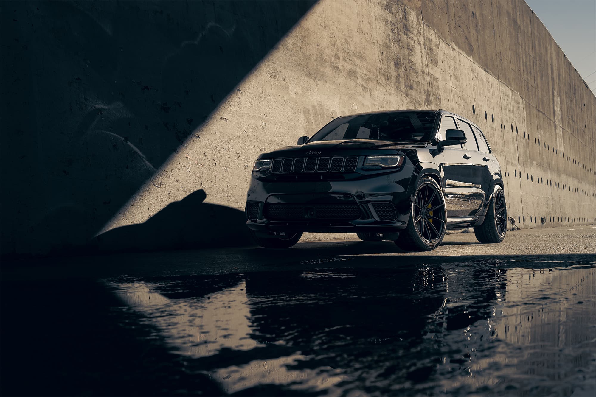 2018 Jeep Grand Cherokee Trackhawk — air ride suspension, side profile