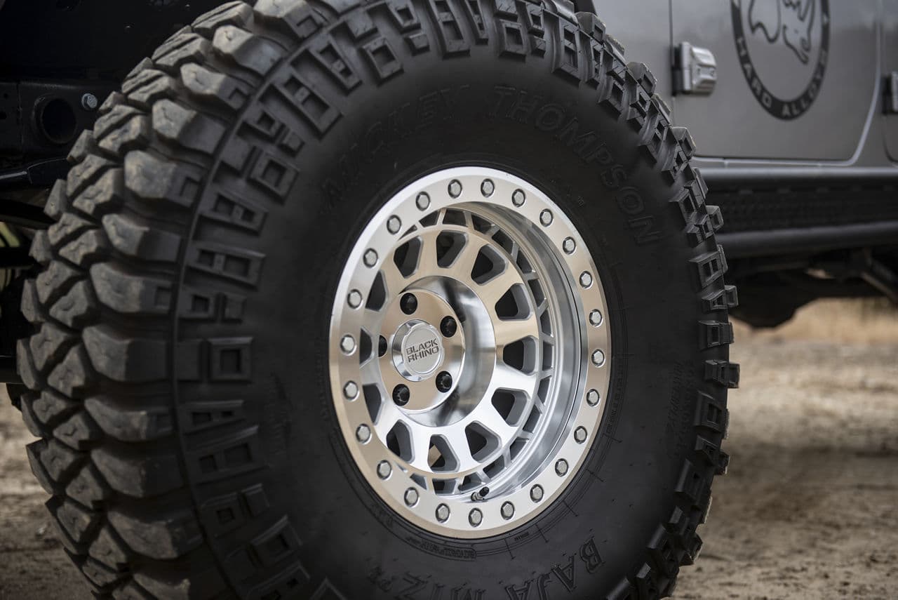 Side profile of 2018 Jeep Wrangler with wheels