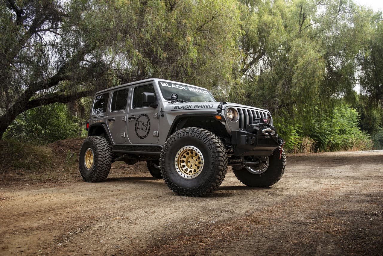 Side profile of 2018 Jeep Wrangler with wheels
