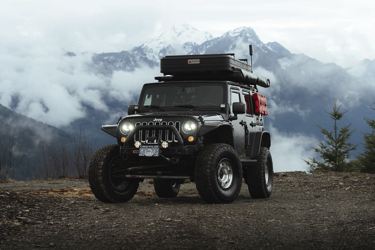 Front view of 2018 Jeep Wrangler with wheels