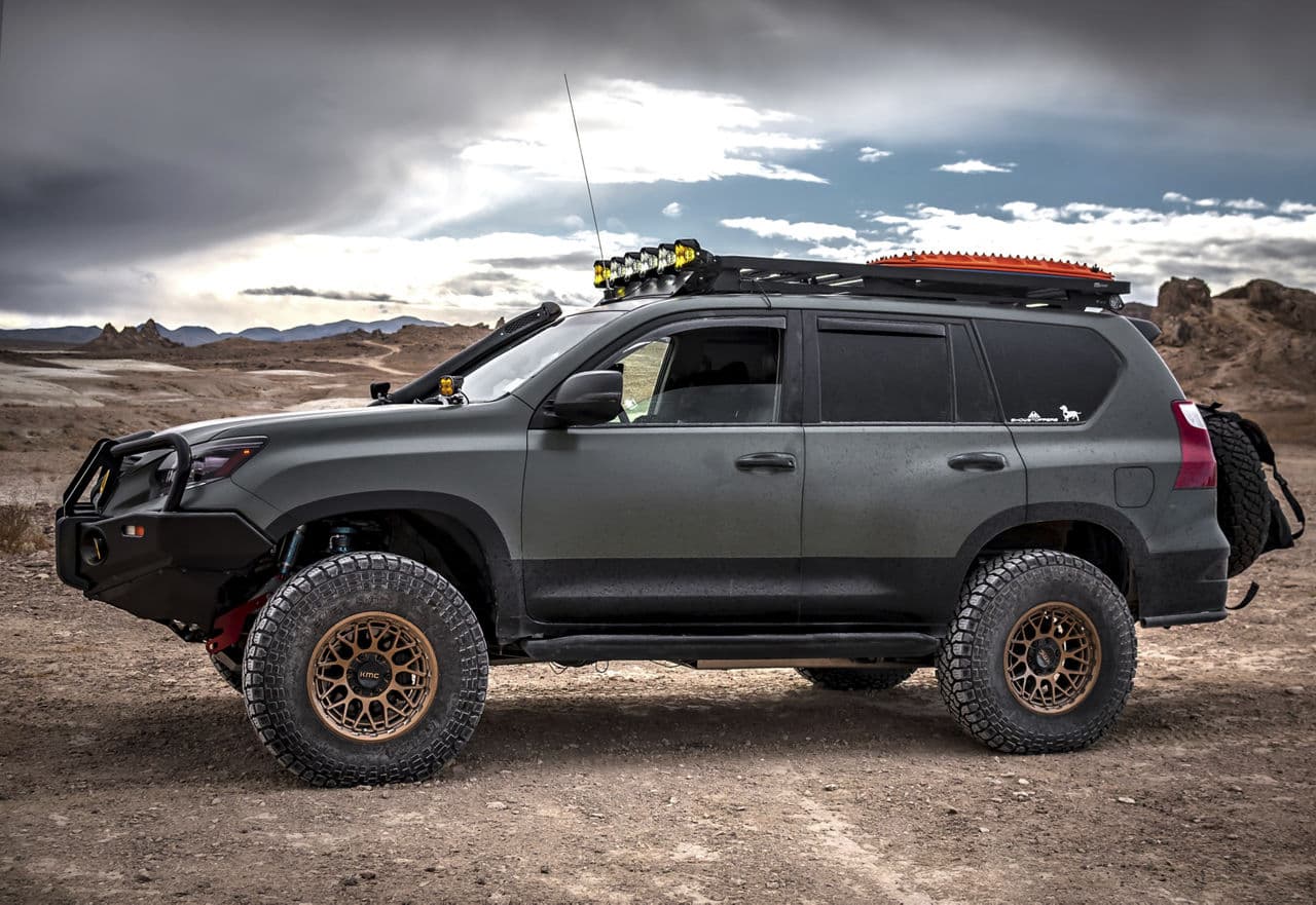 Side profile of 2018 Lexus GX460 with wheels
