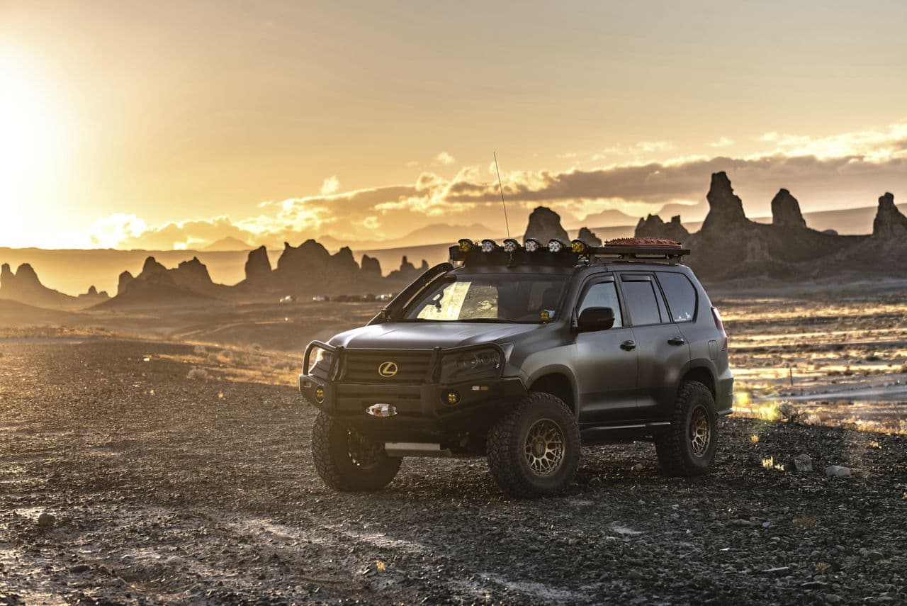 Rear view of 2018 Lexus GX460 with wheels