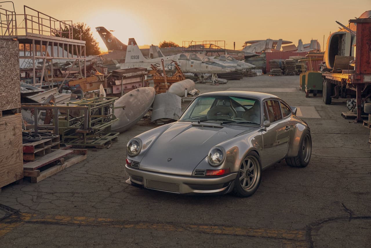 Side profile of 2018 Porsche 911 with wheels