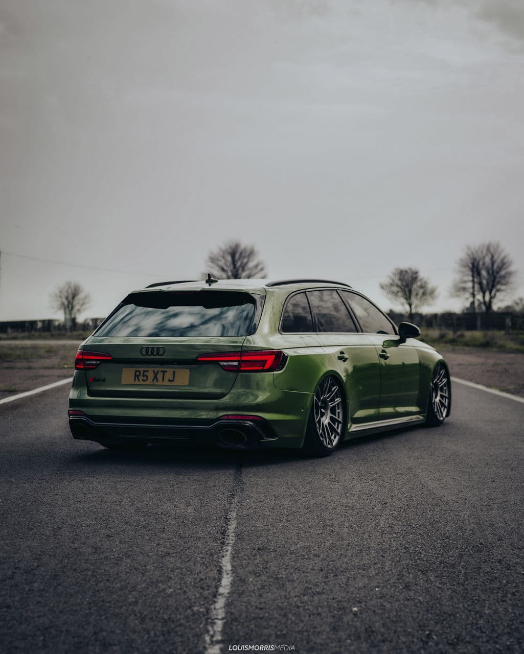 Side profile of 2019 Audi RS4 with wheels