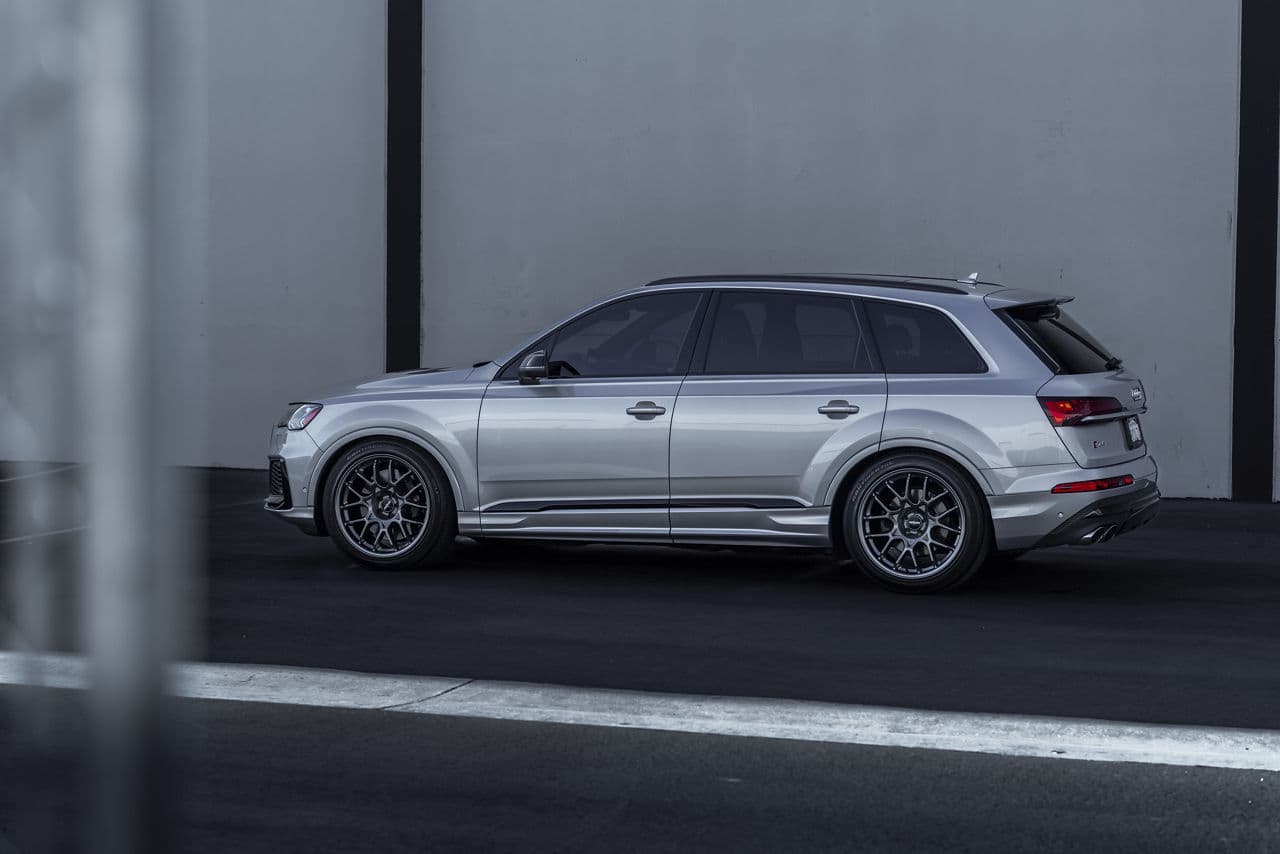 Rear view of 2019 Audi SQ7 with wheels