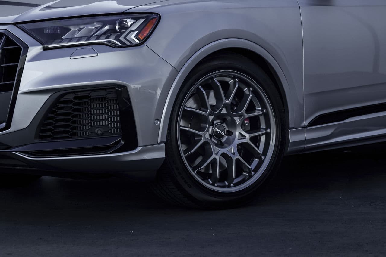 Interior of 2019 Audi SQ7 with wheels