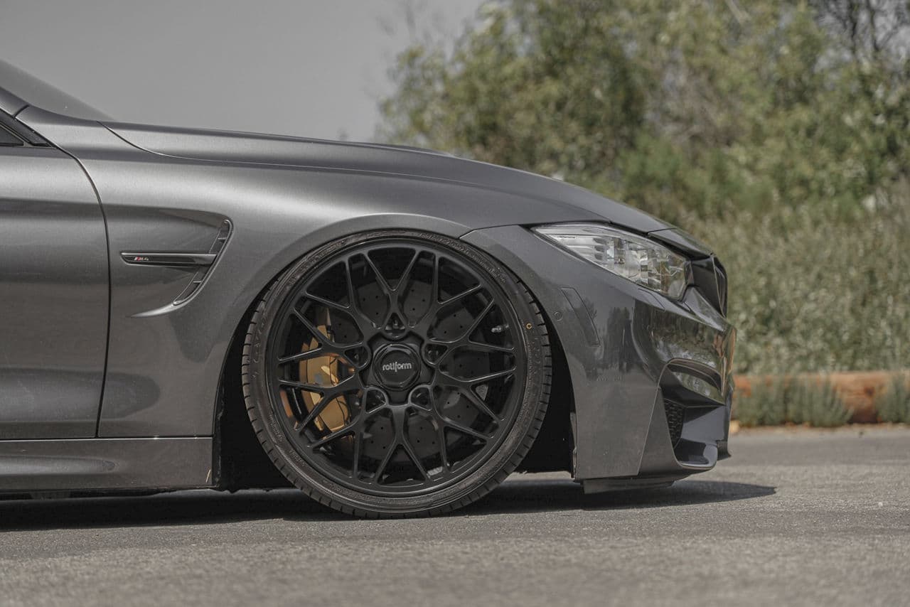 Side profile of 2019 BMW M4 with wheels