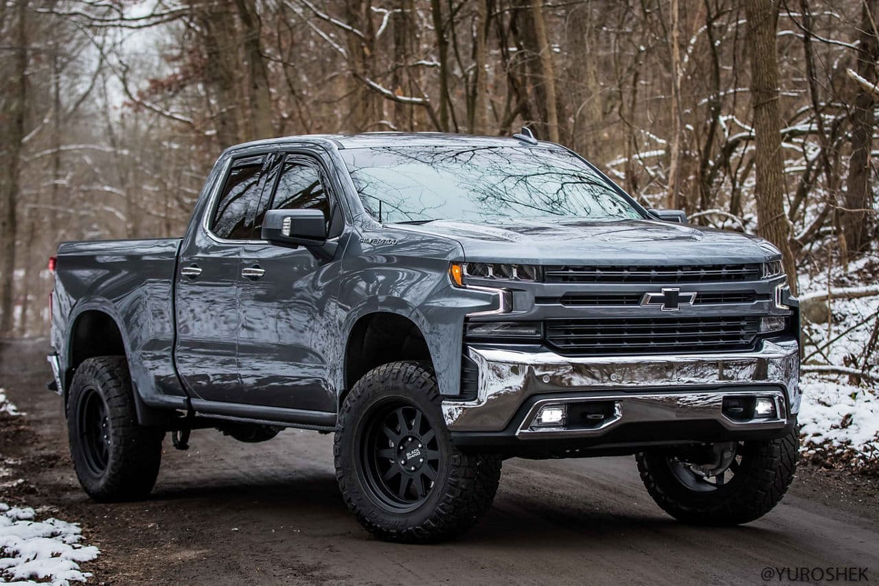 Side profile of 2019 Chevrolet Silverado with wheels