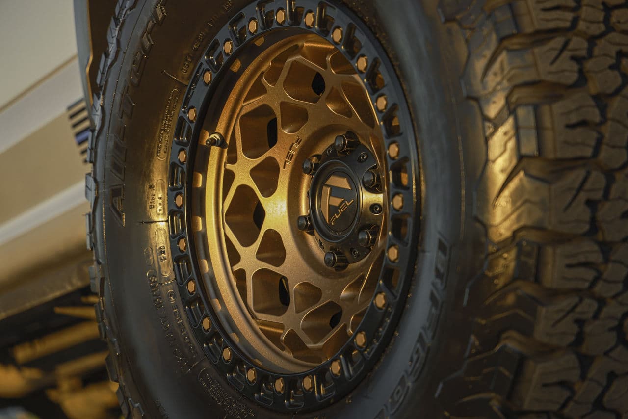 Side profile of 2019 Ford F150 Raptor with wheels