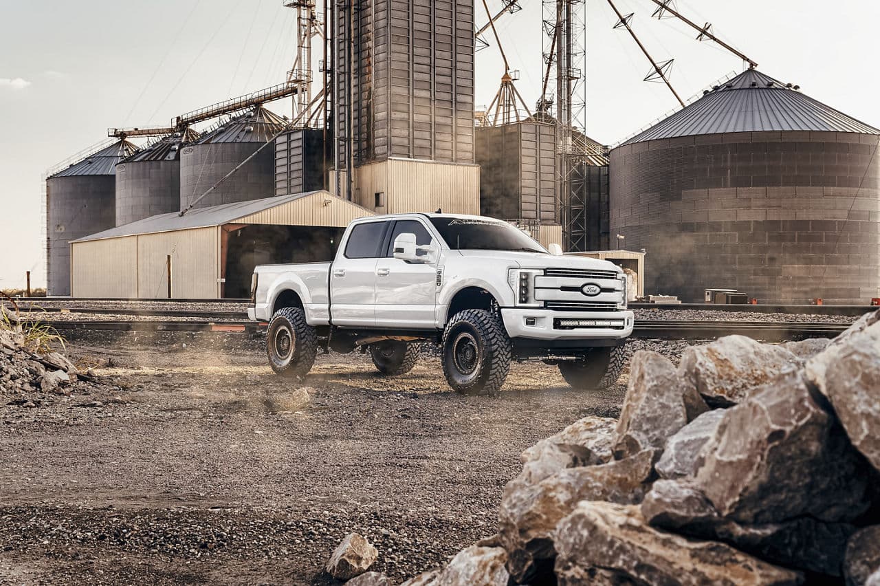 Front view of 2019 Ford F250 Lariat with wheels