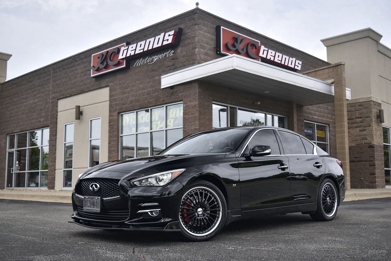 Front view of 2019 Infiniti Q50 with wheels