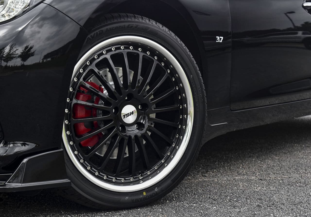 Interior of 2019 Infiniti Q50 with wheels