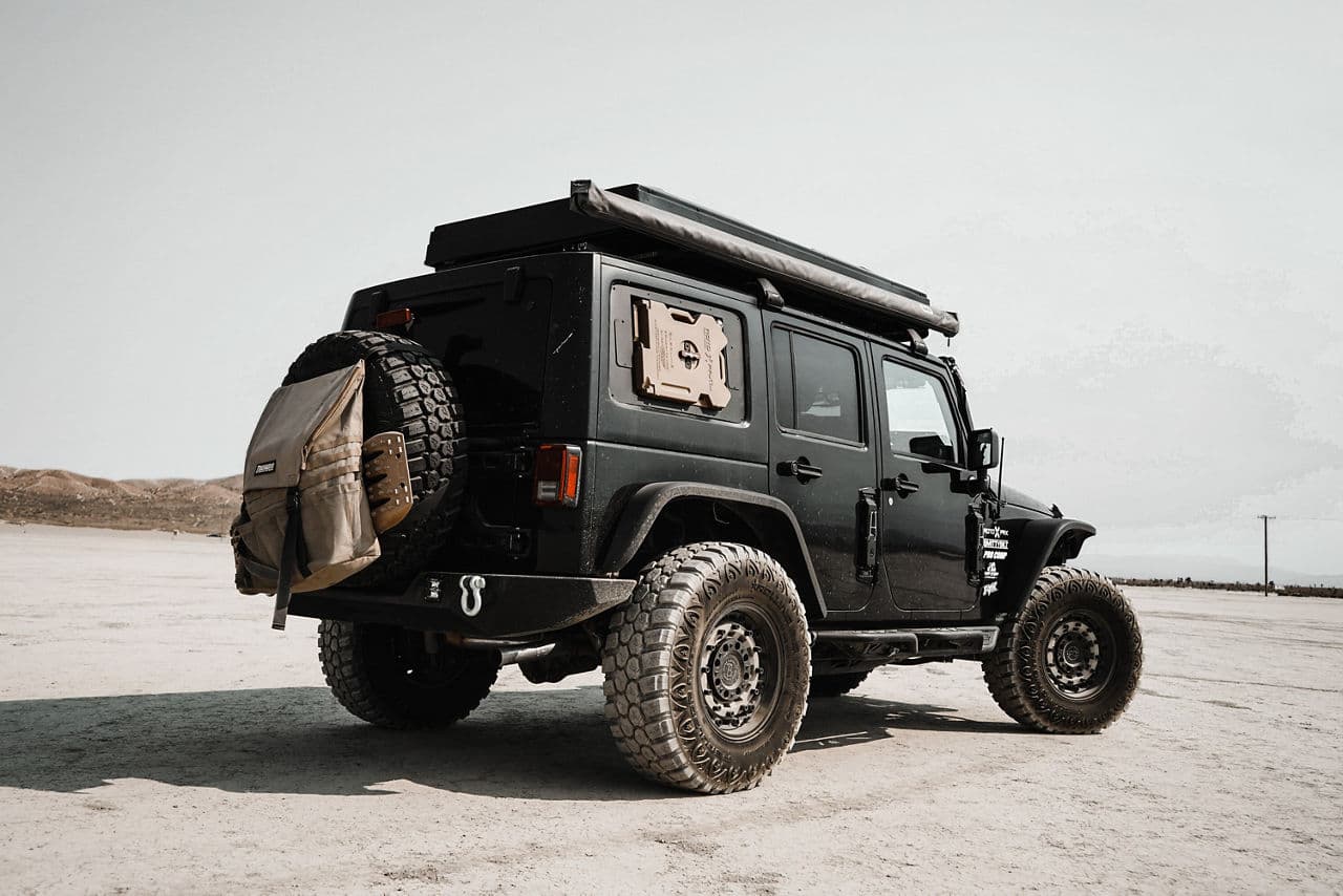 Side profile of 2019 Jeep Wrangler with wheels