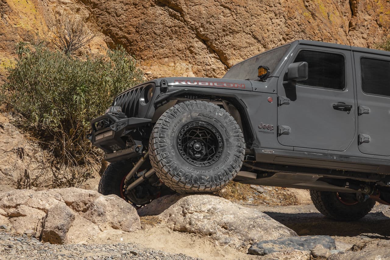Side profile of 2019 Jeep Wrangler with wheels