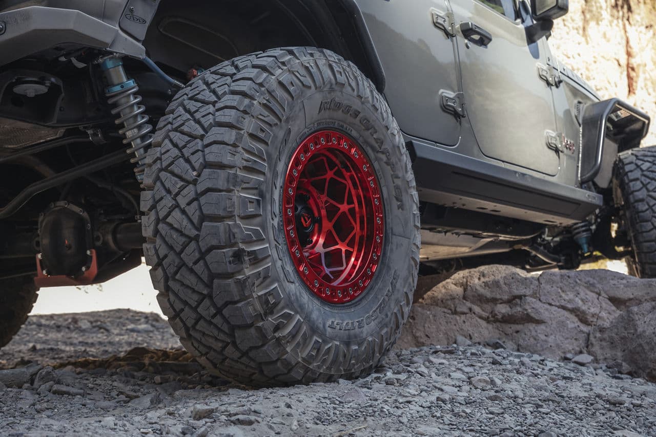 Side profile of 2019 Jeep Wrangler with wheels