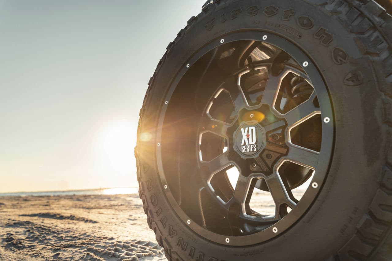 Side profile of 2019 Jeep Wrangler with wheels