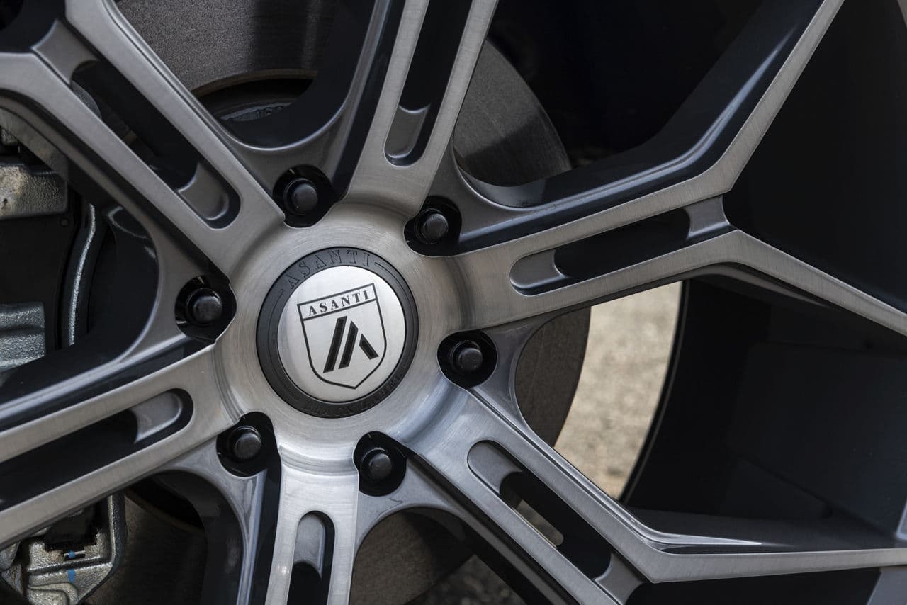 Interior of 2019 Lincoln Navigator with wheels