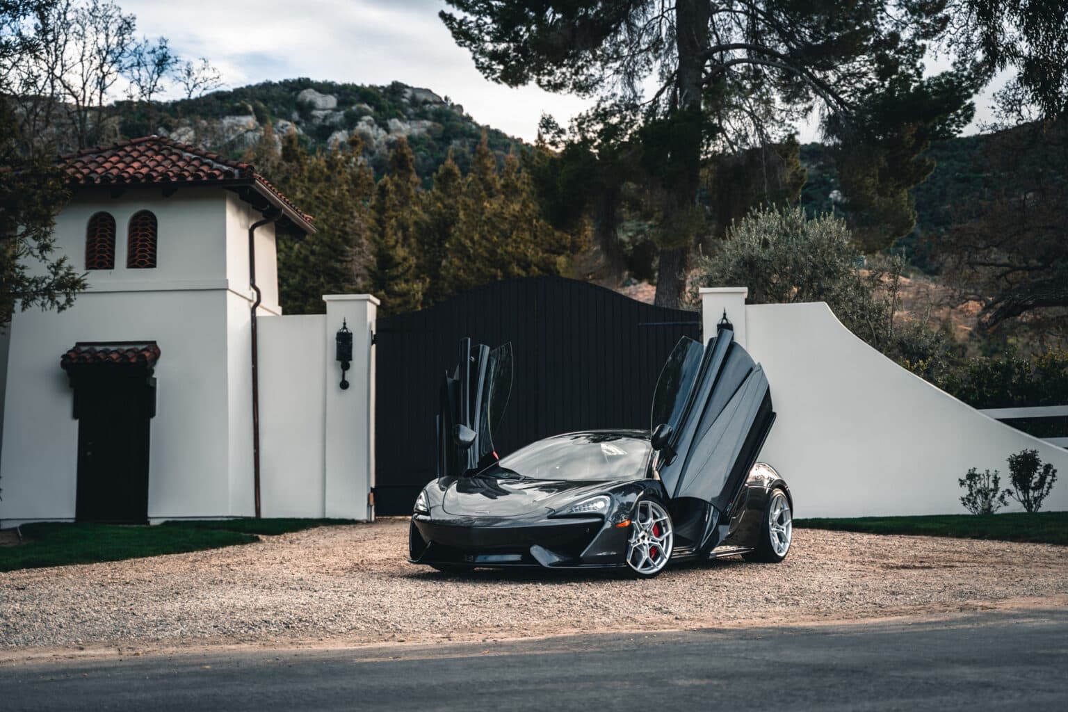2019 McLaren 570S — wheels, front view