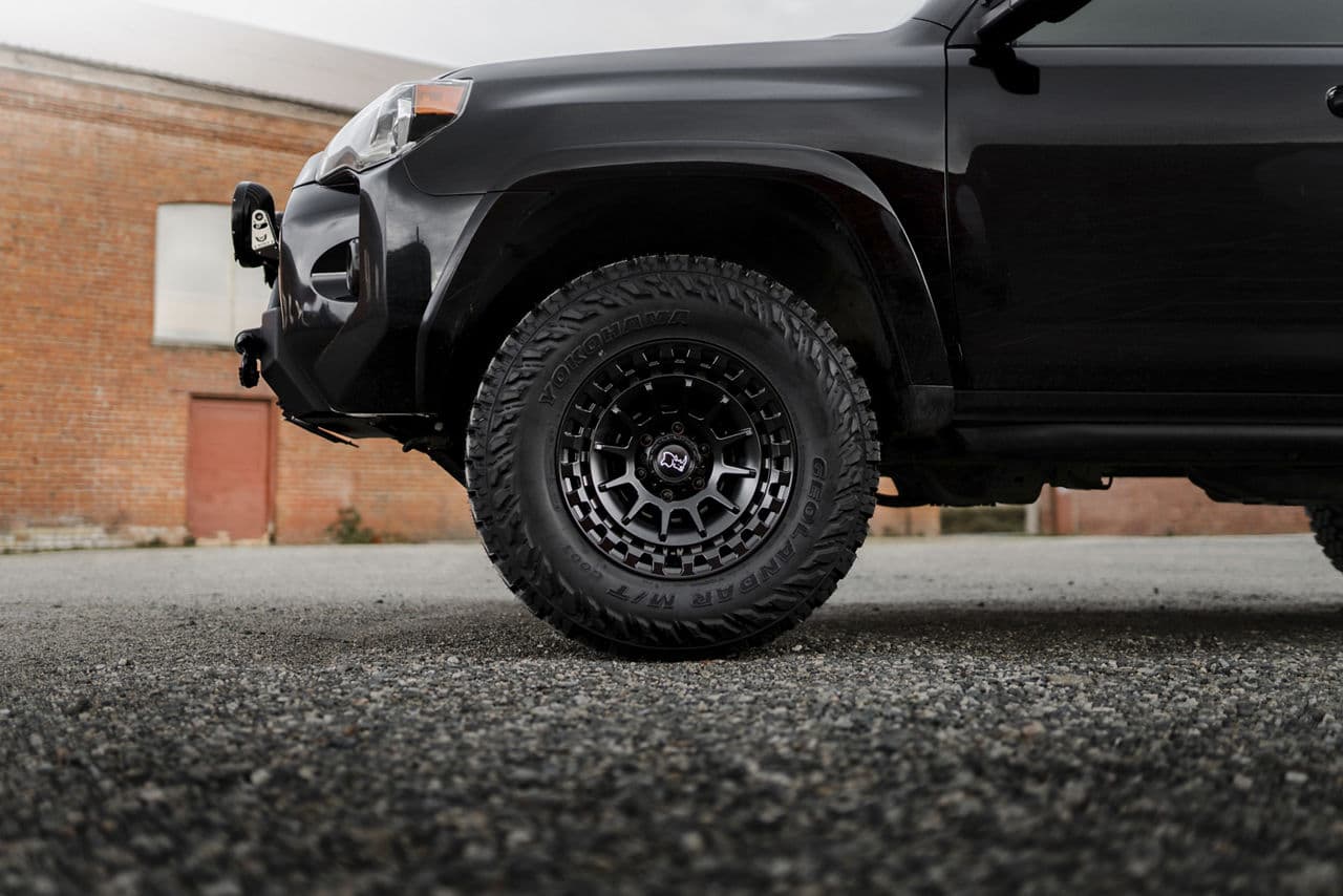 Side profile of 2019 Toyota 4Runner with wheels