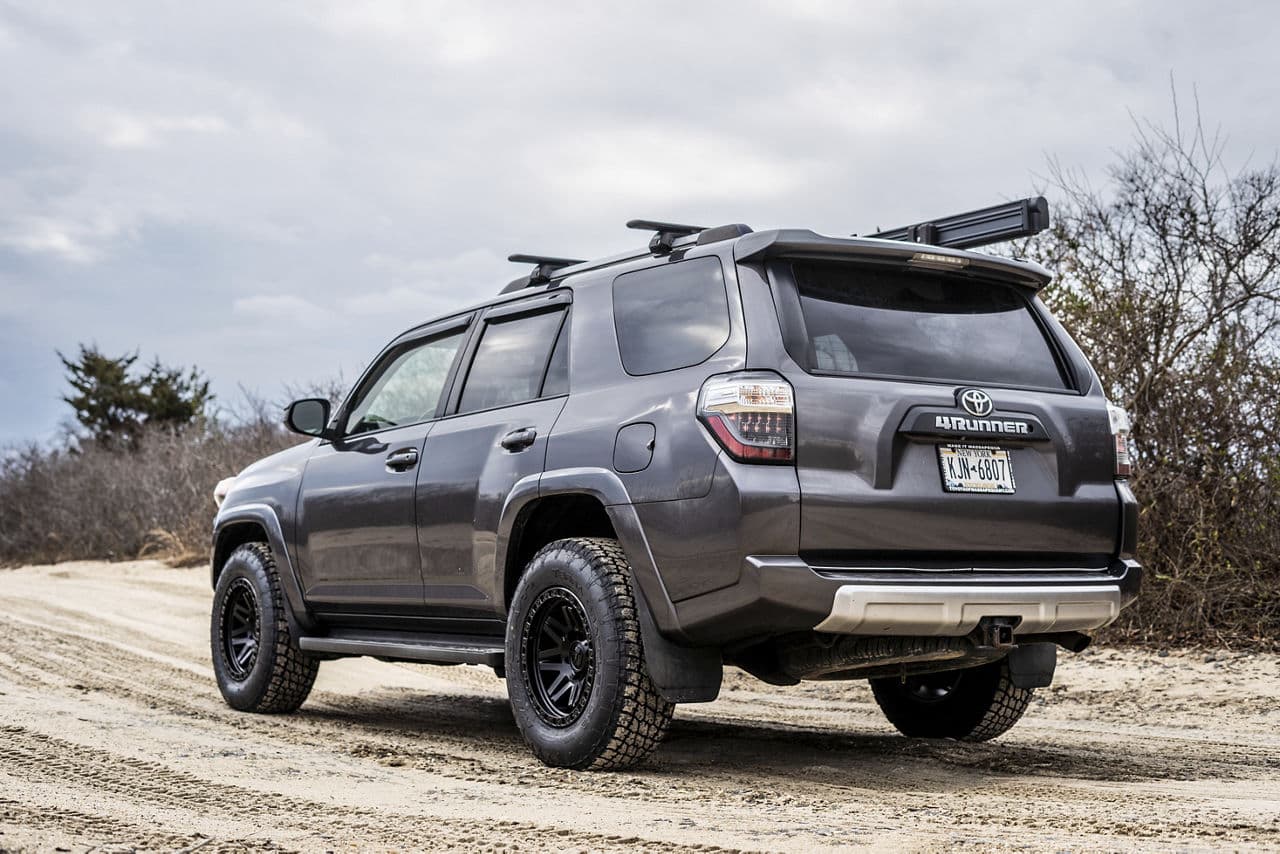 Side profile of 2019 Toyota 4Runner with wheels