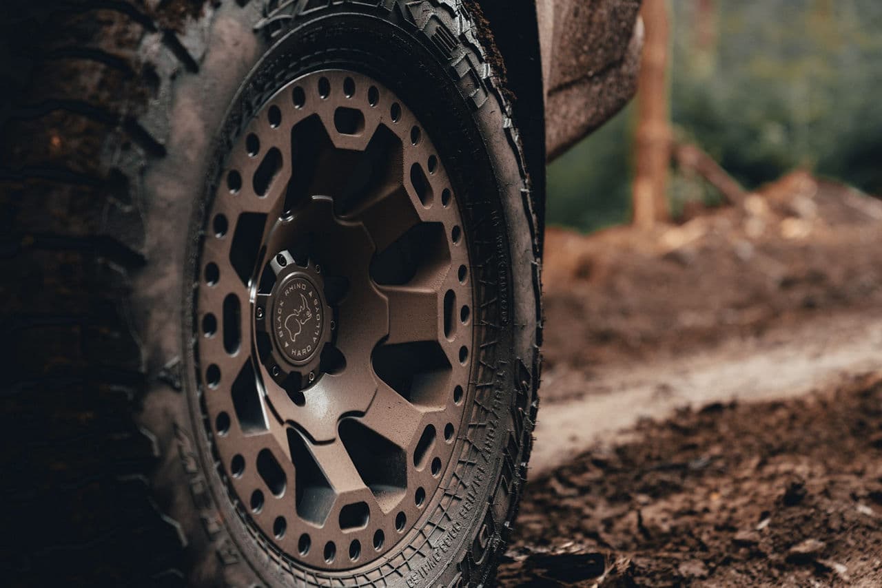 Side profile of 2019 Toyota 4Runner with wheels