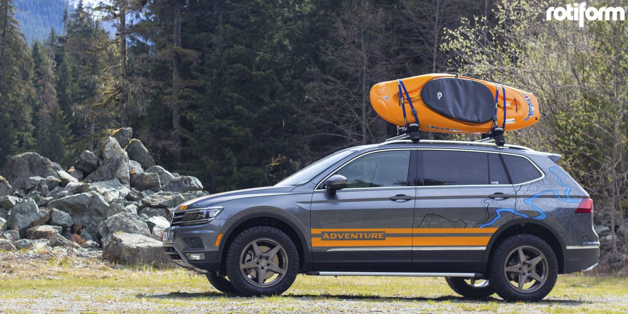 Front view of 2019 Volkswagen Tiguan with wheels