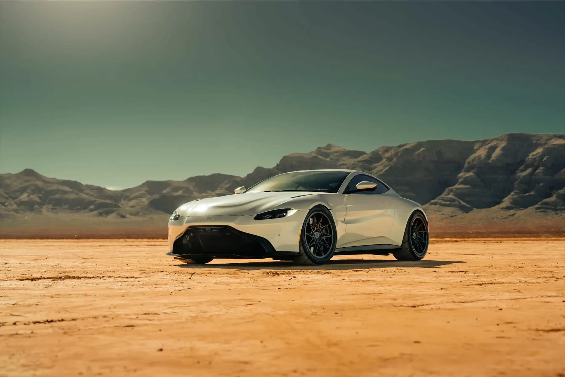 2020 Aston Martin Vantage — wheels, front view