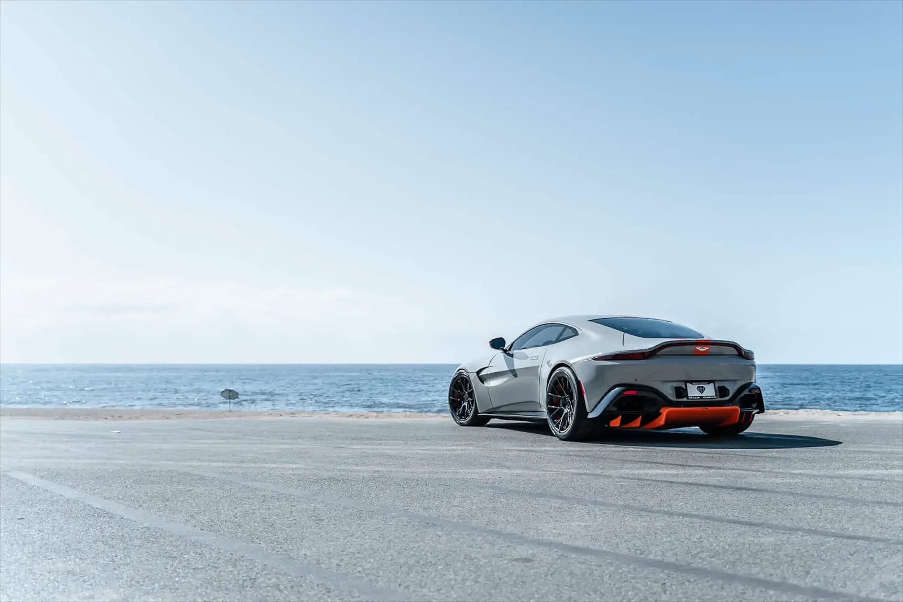 2020 Aston Martin Vantage — wheels, side profile