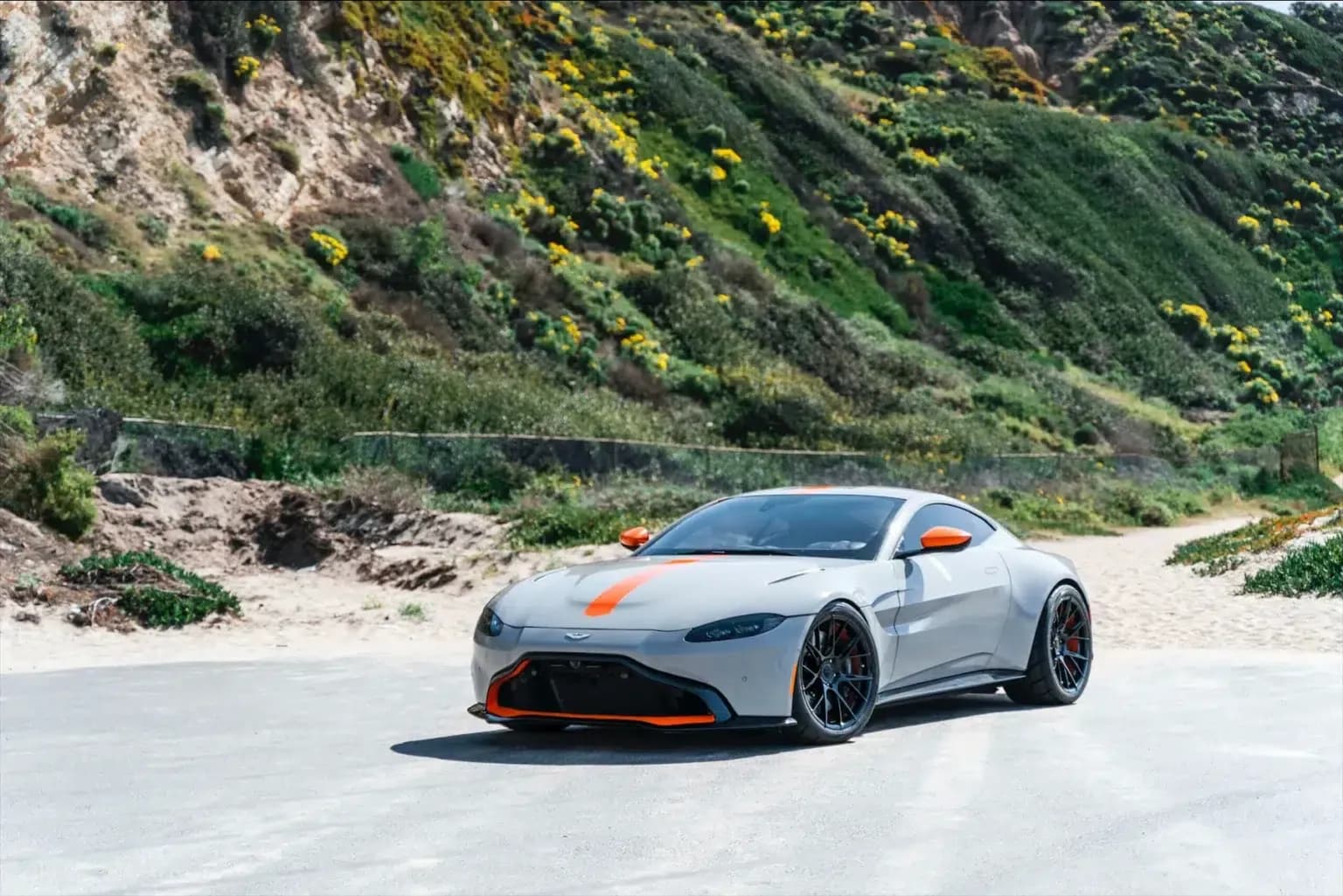 2020 Aston Martin Vantage — wheels, front view