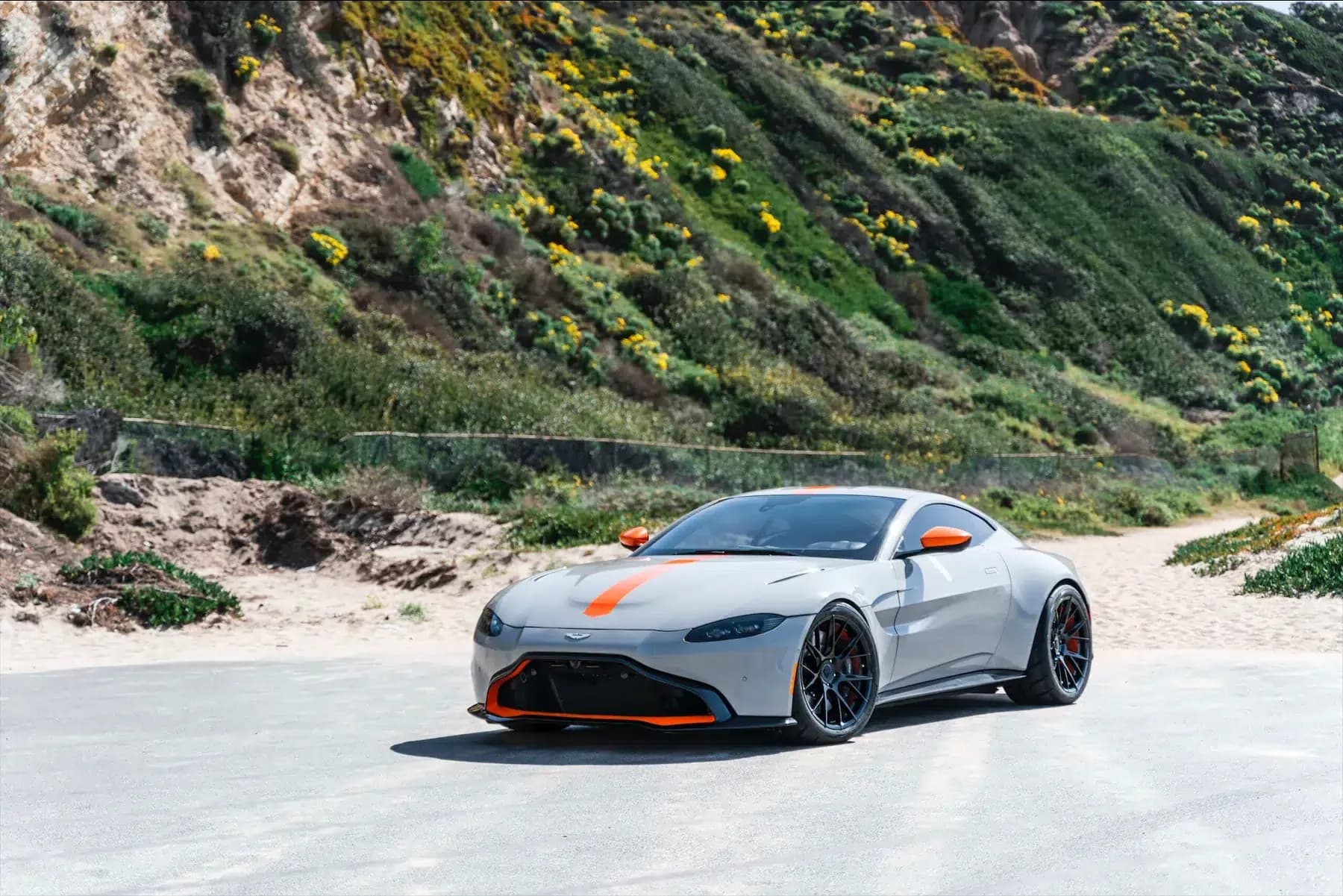 2020 Aston Martin Vantage — wheels, side profile