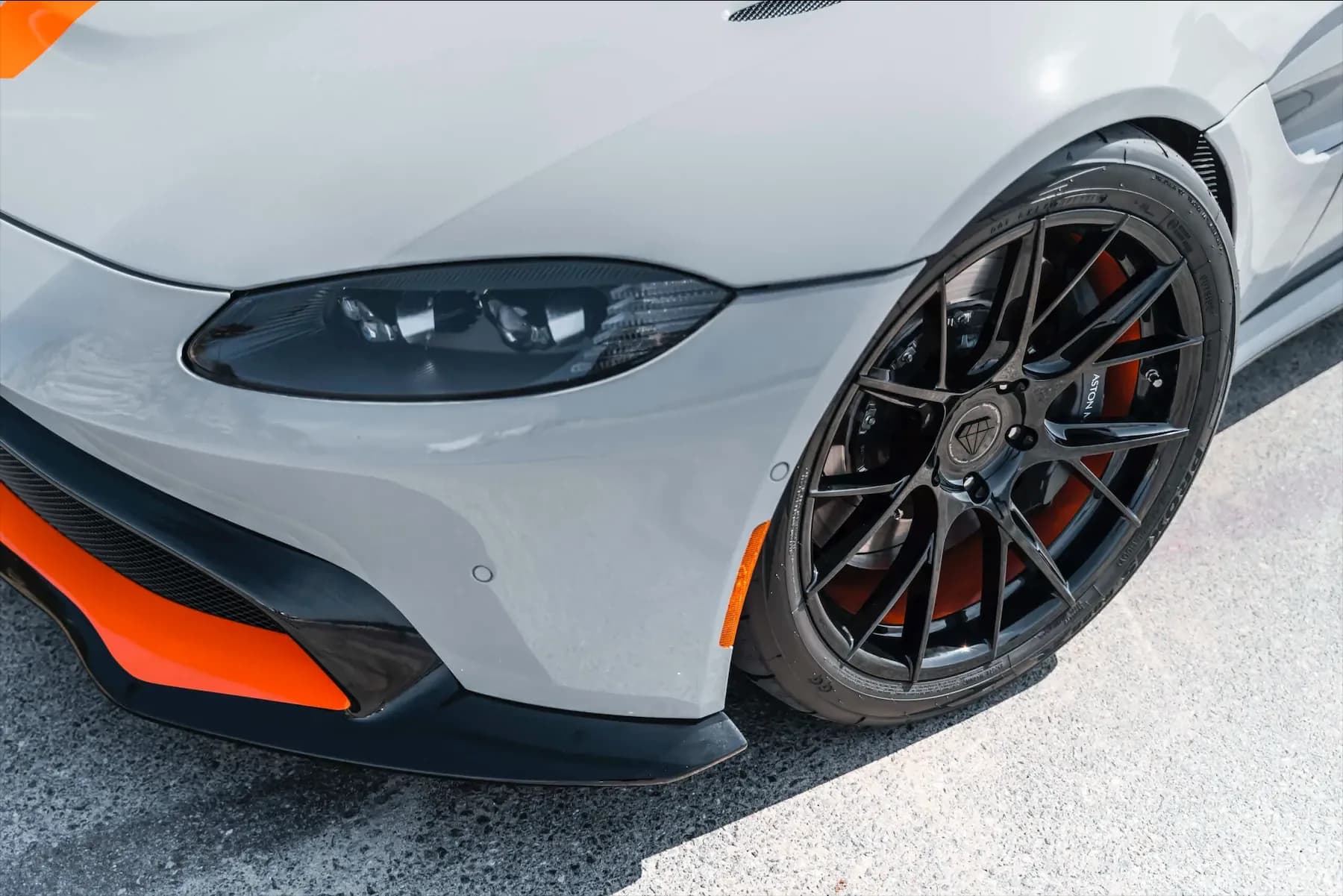 2020 Aston Martin Vantage — wheels, rear view