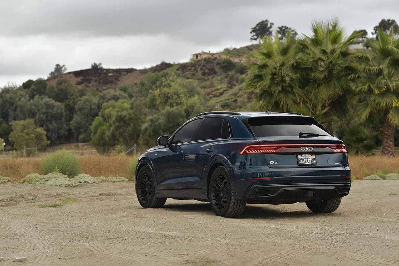 Side profile of 2020 Audi Q8 with wheels