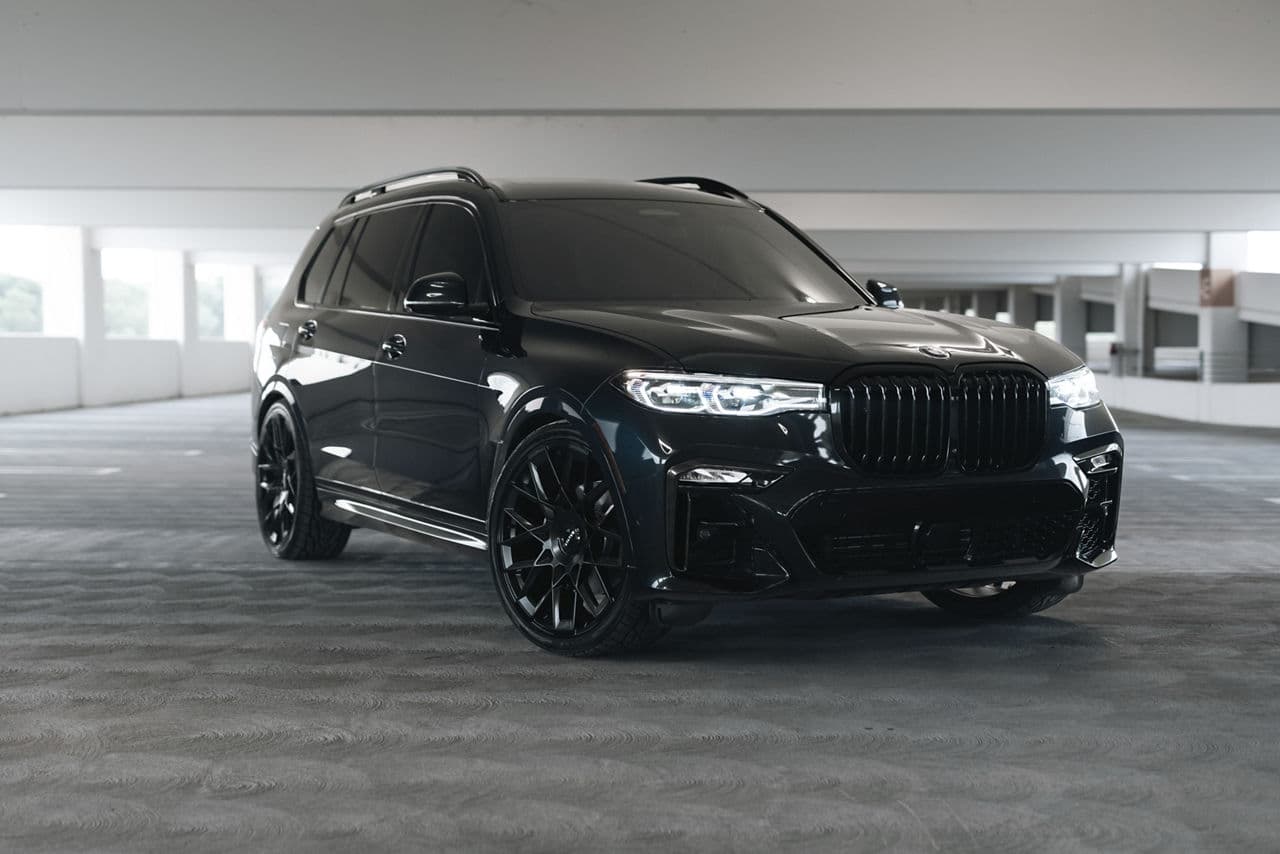 Front view of 2020 BMW X7 with wheels