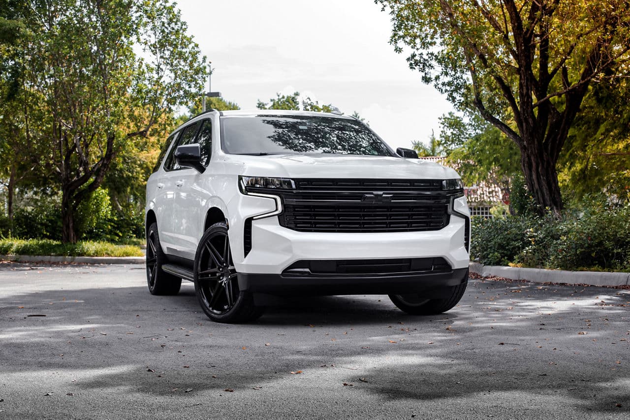 Side profile of 2020 Chevrolet Tahoe with wheels