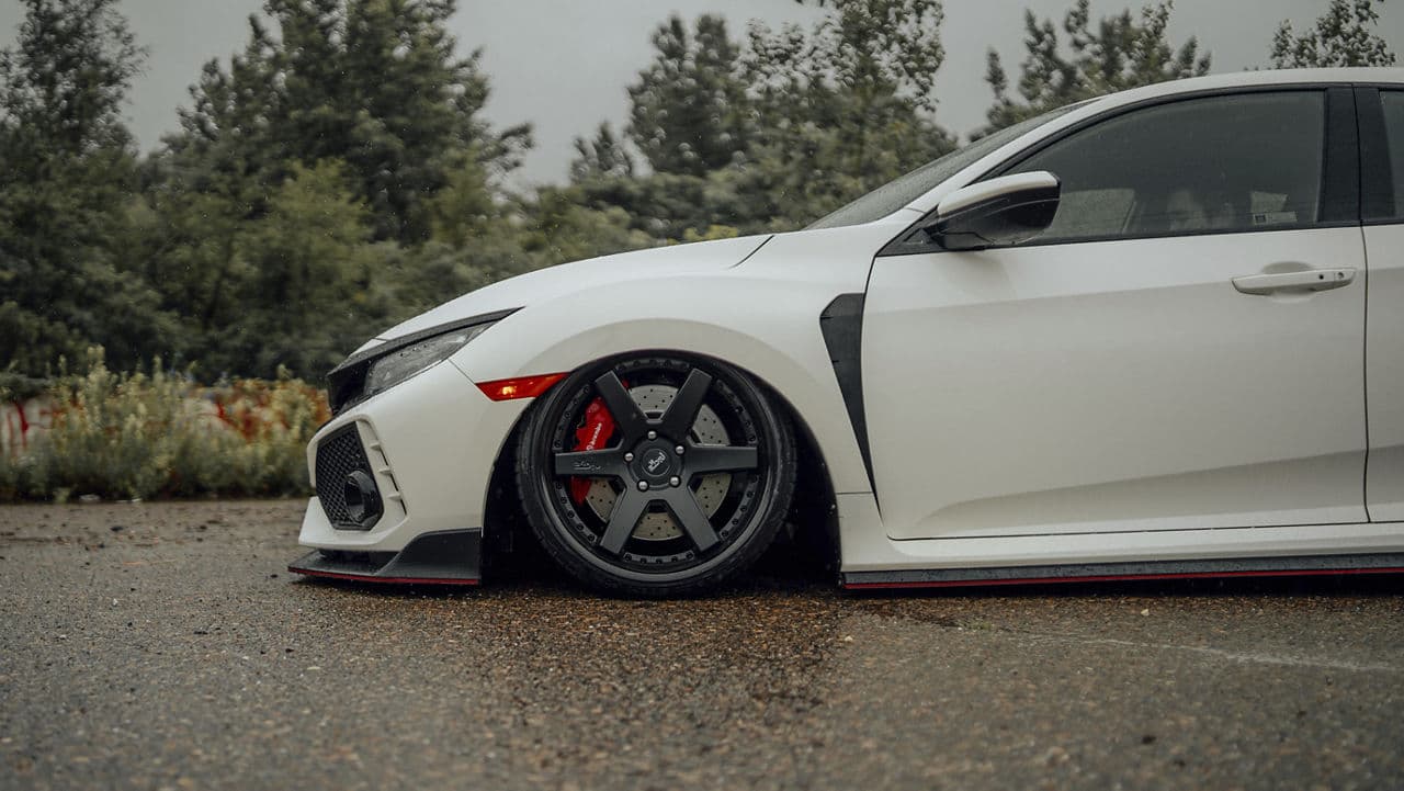 Side profile of 2020 Honda Civic Type R with wheels