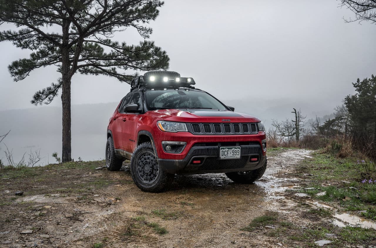 Front view of 2020 Jeep Compass Trailhawk with wheels