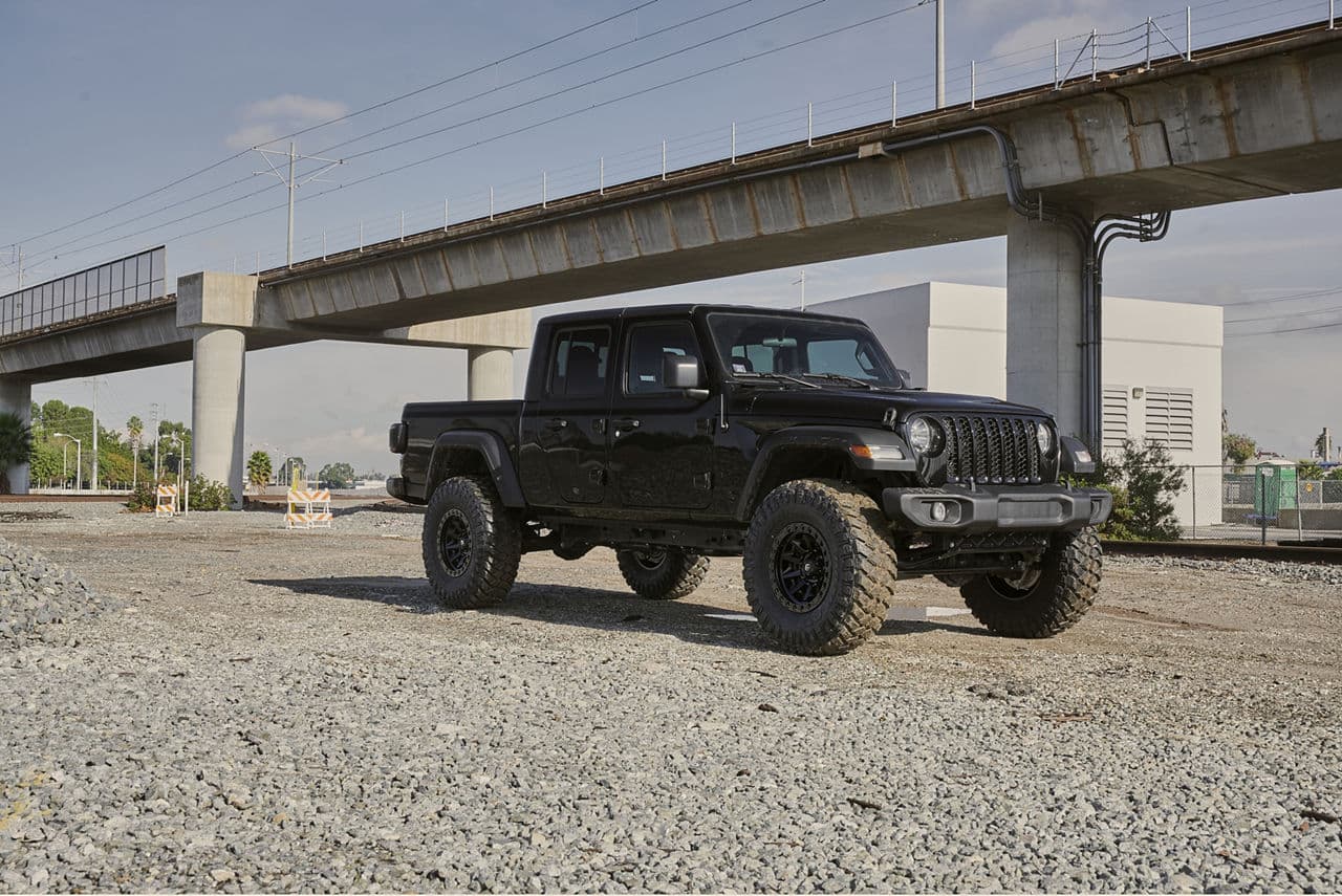 Front view of 2020 Jeep Gladiator Sport with wheels