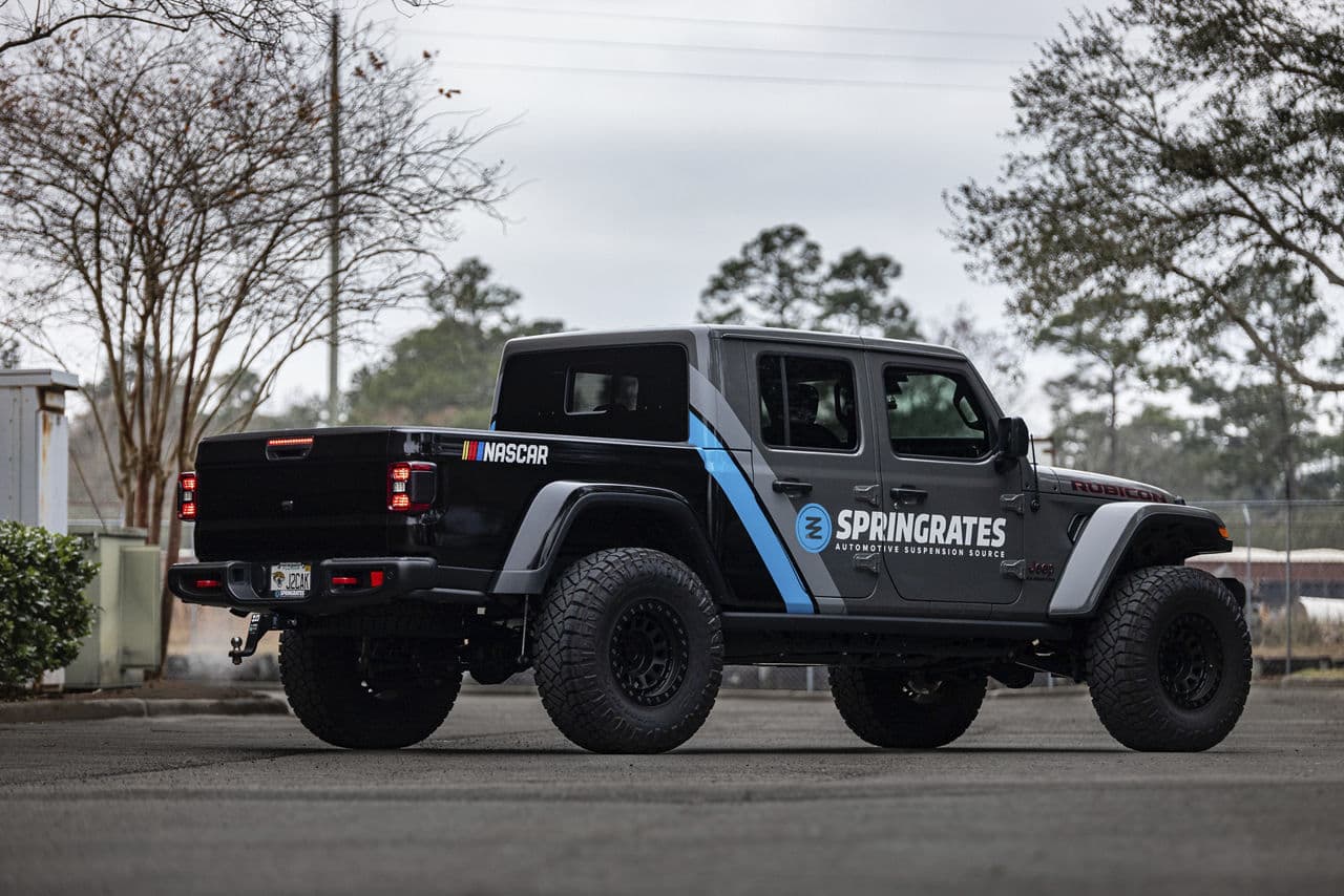 Front view of 2020 Jeep Gladiator with truck suv wheels