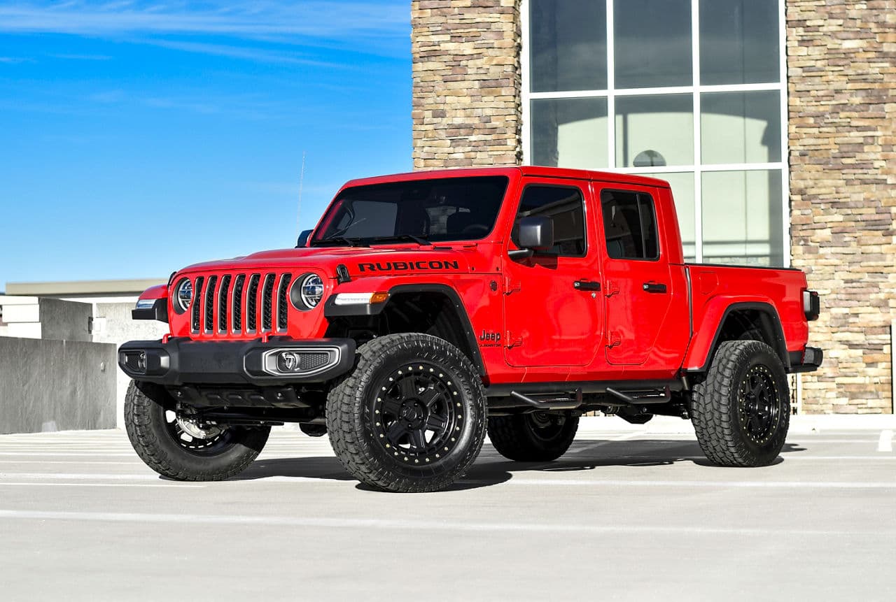 Front view of 2020 Jeep Gladiator with truck suv wheels