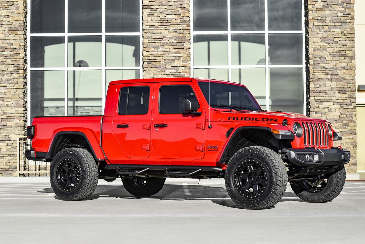 Side profile of 2020 Jeep Gladiator with truck suv wheels