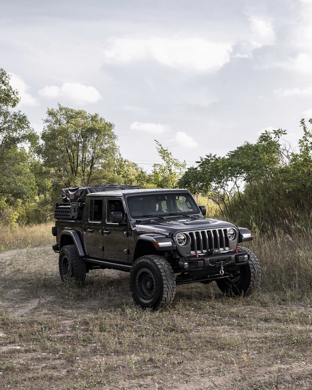 Detail view of 2020 Jeep Gladiator with wheels