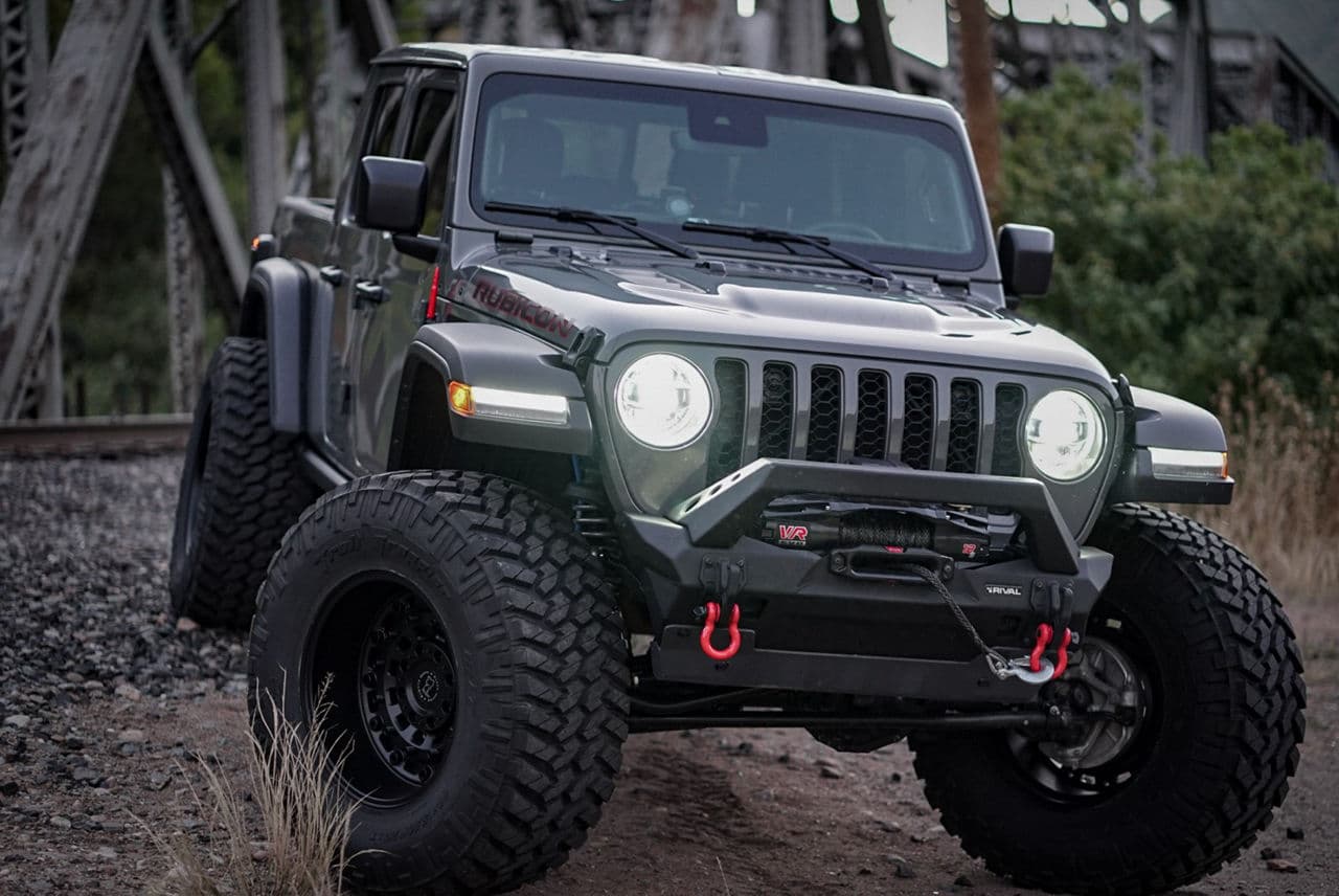 Front view of 2020 Jeep Gladiator with wheels